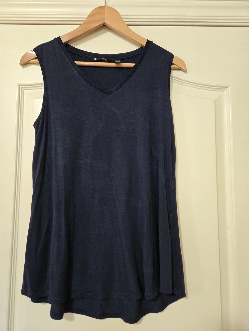 H by Halston Navy V‑Neck Sleeveless Soft Tank Top Fall Layering